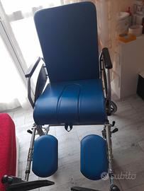 Sedia a rotelle comoda nuova per disabili