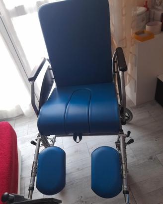 Sedia a rotelle comoda nuova per disabili