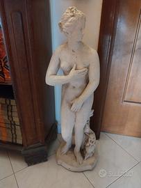 statue