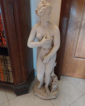 statue