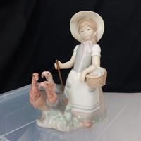 Porc. Lladro "Ragazza con tacchini" cm 21