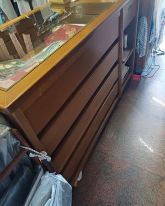 Banchi  da lavoro di una merceria