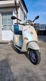 Vespa ET4 125cc del 2001, solo 14.500 km