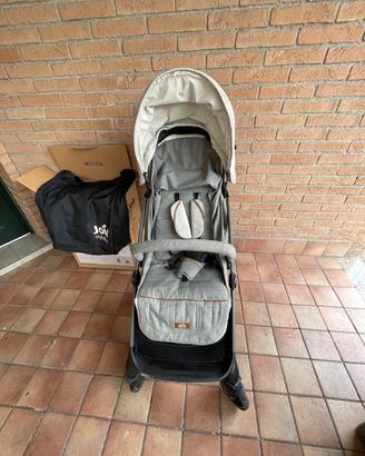 Passeggino ultrraleggero Joie Signature Tourist