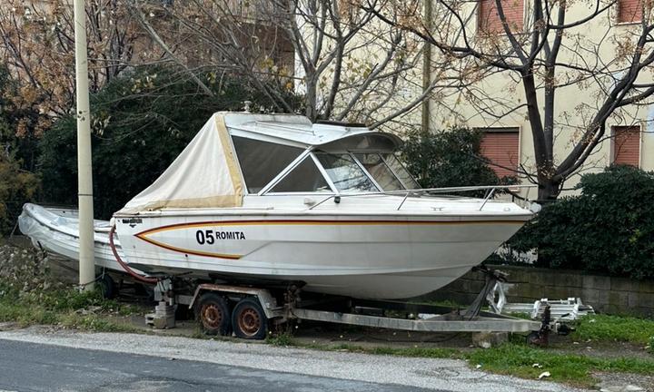 Barca Glastron 225cc entro bordo