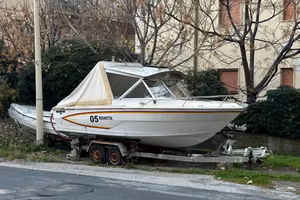 Barca Glastron 225cc entro bordo