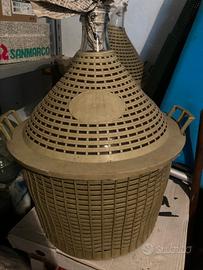 Damigiane, contenitori in vetro