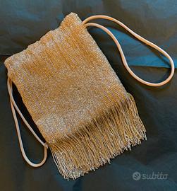 Pochette con ricamo perline
