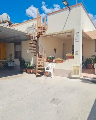 Triscina casa indipendente con veranda esterna