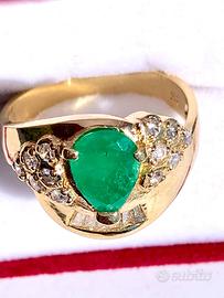 Anello smeraldo e diamanti in oro 18 kt
