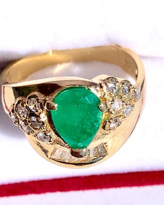 Anello smeraldo e diamanti in oro 18 kt