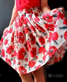 La gonna con papaveri rossi