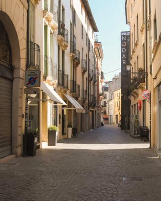 Negozio doppia vetrina Contrà Do Rode