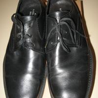 Scarpe n° 40 in pelle suola in gomma nuove