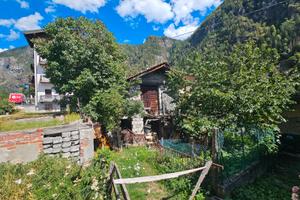 Rustico con giardino/orto e posti auto + PROGETTO