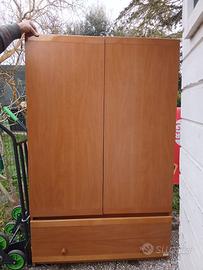 Armadio in legno massello
