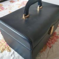 Beauty case in finta pelle di colore blu