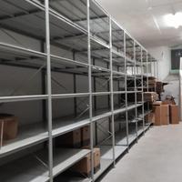 Scaffalature metalliche da magazzino e negozio