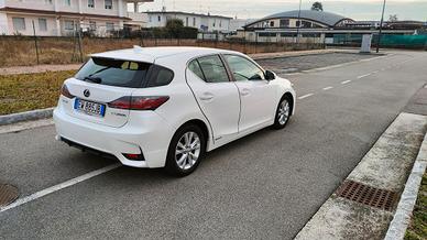 Lexus ct200h ibrida 
