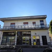 INTERO EDIFICIO CON TERRAZZO