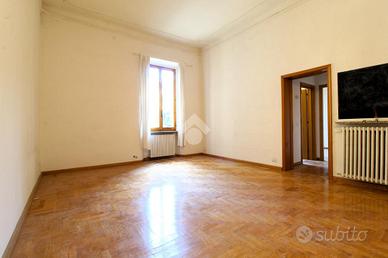 4 LOCALI A REGGIO NELL'EMILIA