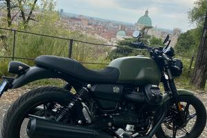 Guzzi V7 stone
