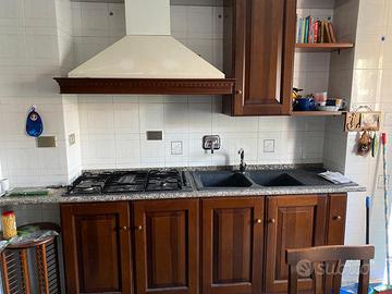 Cucina Scavolini in legno massello e granito