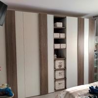 Armadio a 6 ante con libreria e scaffali