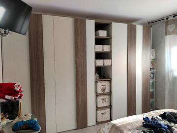 Armadio a 6 ante con libreria e scaffali