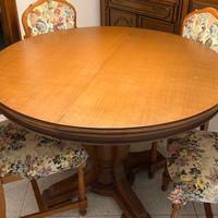 Tavolo rotondo in legno con 4 sedie