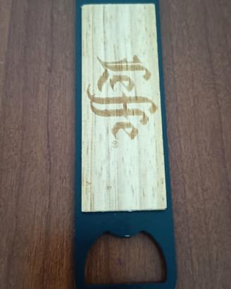 Apribottiglie Leffe in legno e acciaio 