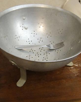 Scolapasta grande in alluminio e ottone