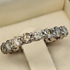 anello con diamanti
