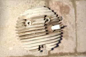 testa motore anni 50 vespa 125 piaggio faro basso 