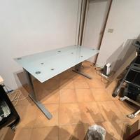 Scrivania piano in vetro