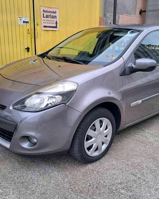 RENAULT Clio 1.2 16V 5 porte Luxe ok neopatentat