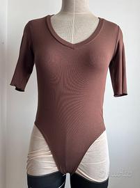 Body in Costina di cotone, elasticizzata.
