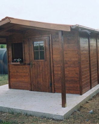 CASETTA IN LEGNO CON PORTICATO 8mt x 3mt