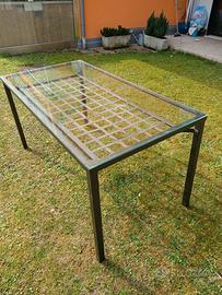 Tavolo in ferro e cristallo 