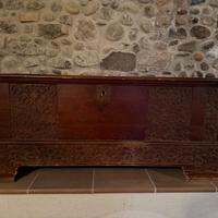 Piccola cassapanca  in noce