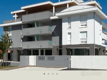 Mini con cantina e garage