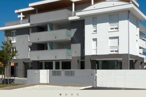 Mini con cantina e garage