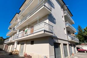 Appartamento con garage e posti auto