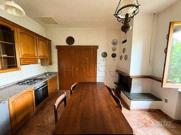 Casa indipendente di 110 m² con 4 locali e box aut