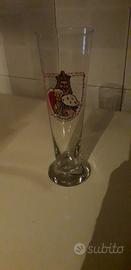 Bicchieri birra gassose lattine pepe