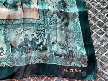 Foulard in seta di Valentino