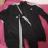 tuta Adidas e giubbotto senza maniche piumino