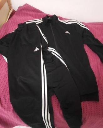 tuta Adidas e giubbotto senza maniche piumino
