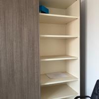 Armadio in legno ante scorrevoli
