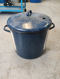 Pentola smaltata di grandi dimensioni